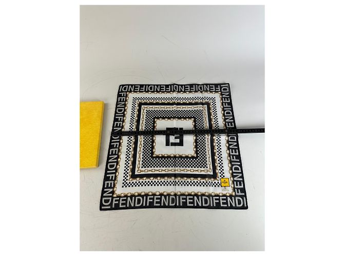 Sciarpa in seta vintage Fendi stampa logo a catena Nero Oro - vista 5
