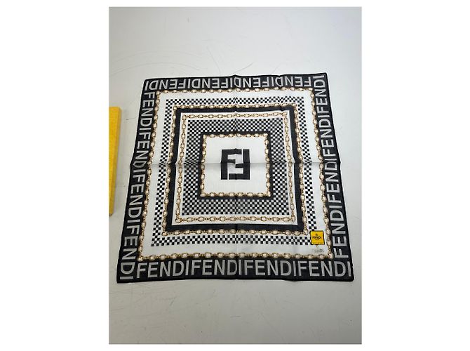 Sciarpa in seta vintage Fendi stampa logo a catena Nero Oro - vista 6