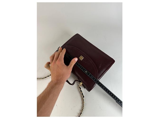 Vintage Givenchy Leder Schultertasche Burgund Goldkette Early 2000s Bordeaux - Ansicht 11