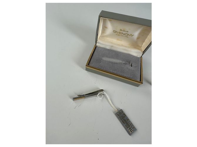 Vintage Givenchy Logo Brosche Silber Gold mit Box - Ansicht 7