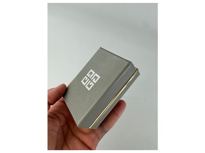 Vintage Givenchy Logo Brosche Silber Gold mit Box - Ansicht 8