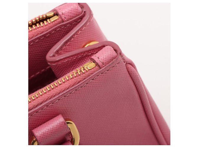 Prada Borsa a Mano Galleria Mini in Pelle Saffiano Rosa - vista 13