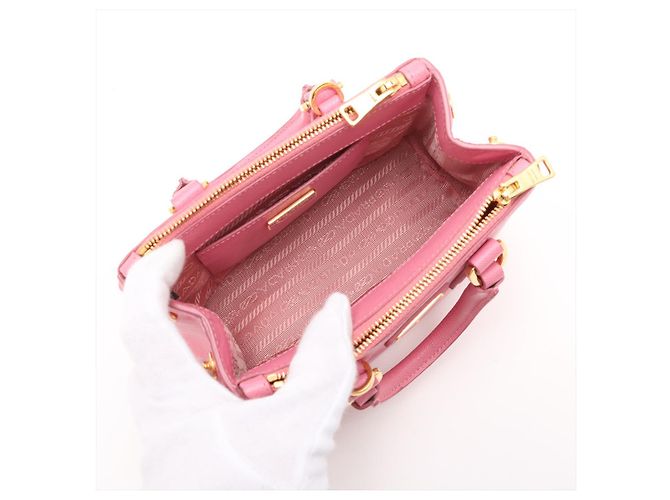 Prada Borsa a Mano Galleria Mini in Pelle Saffiano Rosa - vista 7