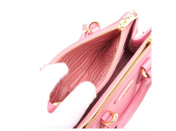 Prada Borsa a Mano Galleria Mini in Pelle Saffiano Rosa - vista 8