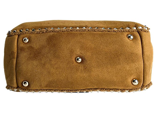 Valentino Garavani Borsa a tracolla Rockstud Winter Medium in scamoscio e shearling Caramel Caramello - vista 3