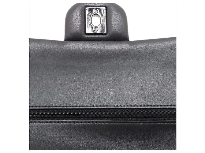 Timeless Chanel Borsa a tracolla Classic Double Flap in pelle di agnello Chevron misura Medium Nera Nero - vista 11