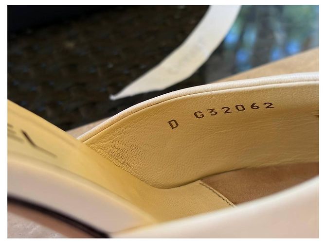 Mules Chanel 2016 Cream Serpent Pearl Sz.38.5 Usato - vista 8