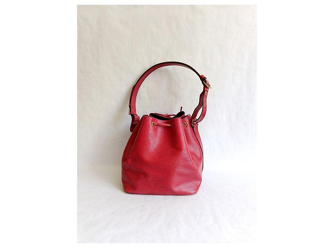 Noe Louis Vuitton Noé in pelle Epi rossa Rosso - vista 3