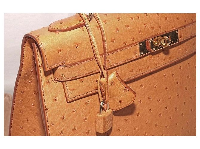 Hermès Kelly 32 in pelle di struzzo Gold Cammello - vista 4