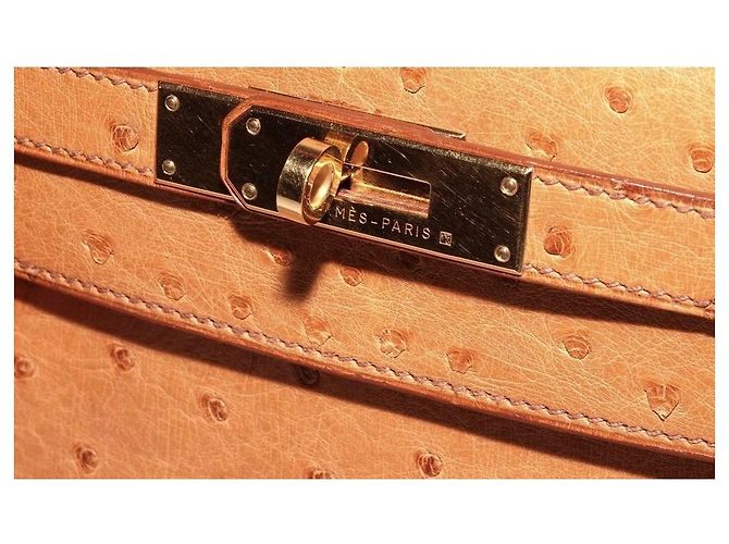 Hermès Kelly 32 in pelle di struzzo Gold Cammello - vista 9