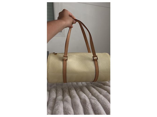 Louis Vuitton Borsa Bedford Monogram Vernis Perle Beige - vista 2
