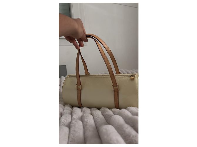 Louis Vuitton Borsa Bedford Monogram Vernis Perle Beige - vista 3