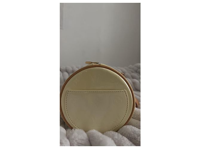 Louis Vuitton Borsa Bedford Monogram Vernis Perle Beige - vista 4