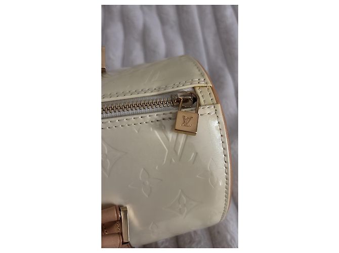 Louis Vuitton Borsa Bedford Monogram Vernis Perle Beige - vista 8