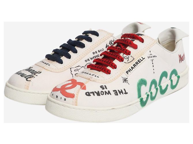 Chanel Baskets en toile blanches Pharrell Williams - taille EU 40 - vue 2