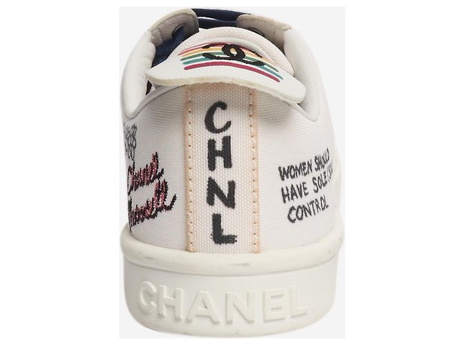 Chanel Baskets en toile blanches Pharrell Williams - taille EU 40 - vue 4