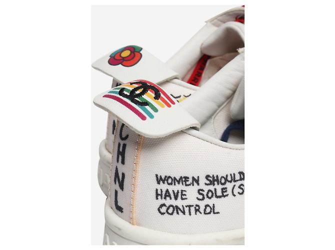 Chanel Baskets en toile blanches Pharrell Williams - taille EU 40 - vue 7