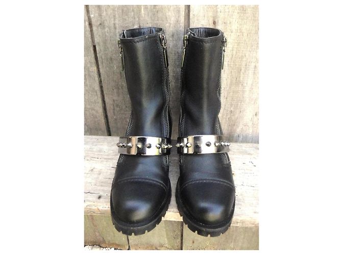 Alexander McQueen Botines de cuero negro - vista 3