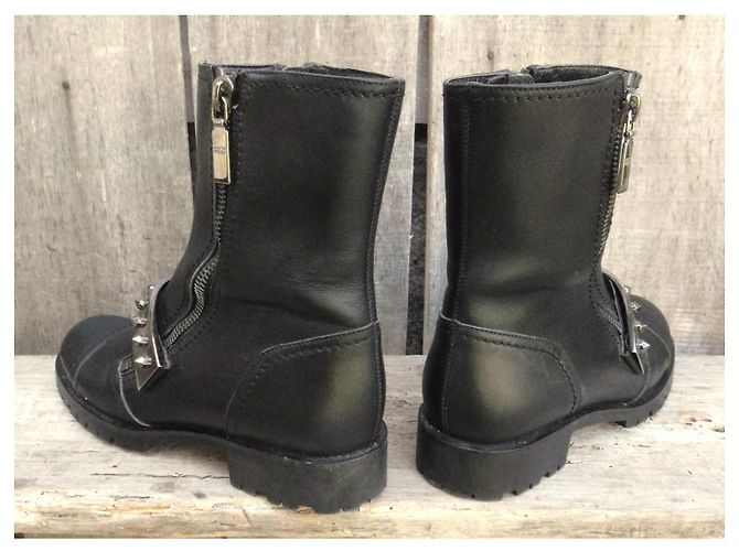 Alexander McQueen Botines de cuero negro - vista 4