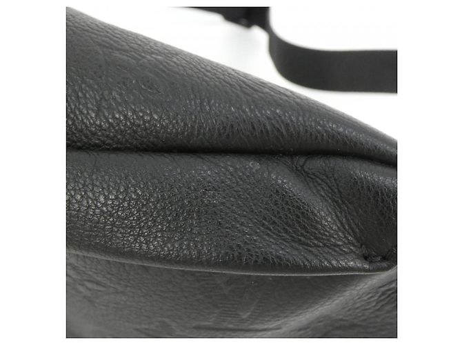 Borsa a tracolla Louis Vuitton Monogram Shadow Discovery Bumbag PM Nero - vista 6