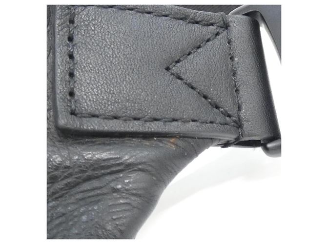 Borsa a tracolla Louis Vuitton Monogram Shadow Discovery Bumbag PM Nero - vista 7