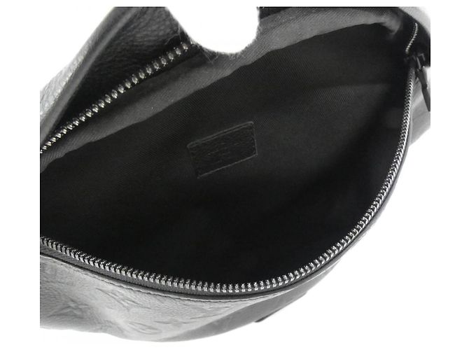 Borsa a tracolla Louis Vuitton Monogram Shadow Discovery Bumbag PM Nero - vista 9