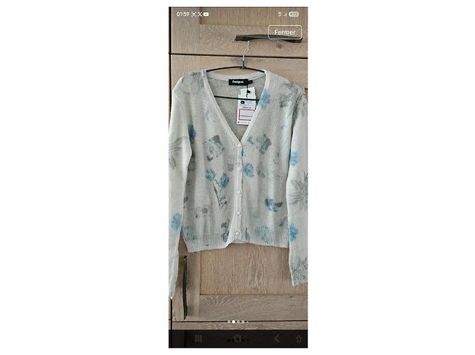 Desigual Twinset Strickjacke und Top mit Blumenmuster Weiß Blau Grau - Ansicht 3