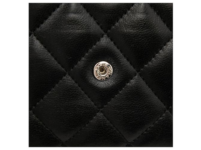 Chanel Schwarzes CC gestepptes Lammleder Wallet On Chain - Ansicht 8
