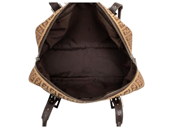 Bolso de hombro Fendi en lona Zucchino beige - vista 4