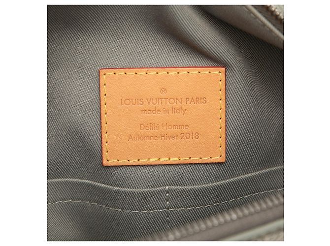 Louis Vuitton Gray Monogram Titanium Messenger PM Marrone Grigio - vista 5