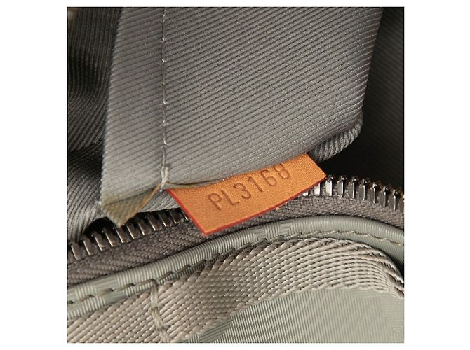 Louis Vuitton Gray Monogram Titanium Messenger PM Marrone Grigio - vista 6