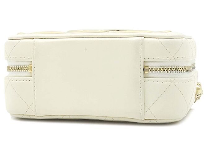Vanity Bolsa transversal Chanel White Mini CC em pele de cordeiro acolchoada e placa dourada Branco - vista 2