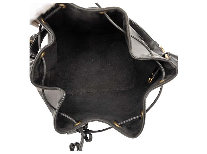 Louis Vuitton Petit Noe em couro Epi preto - vista 4