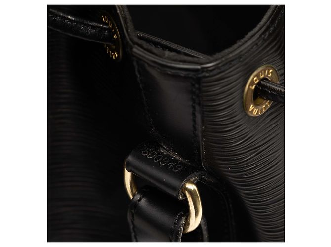 Louis Vuitton Petit Noe em couro Epi preto - vista 6