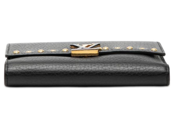 Portafoglio Compatto Capucines in Taurillon Nero con Borchie Louis Vuitton - vista 3