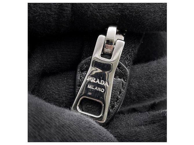 Prada Small Padded Re-Nylon Tote Bag Schwarz - Ansicht 13