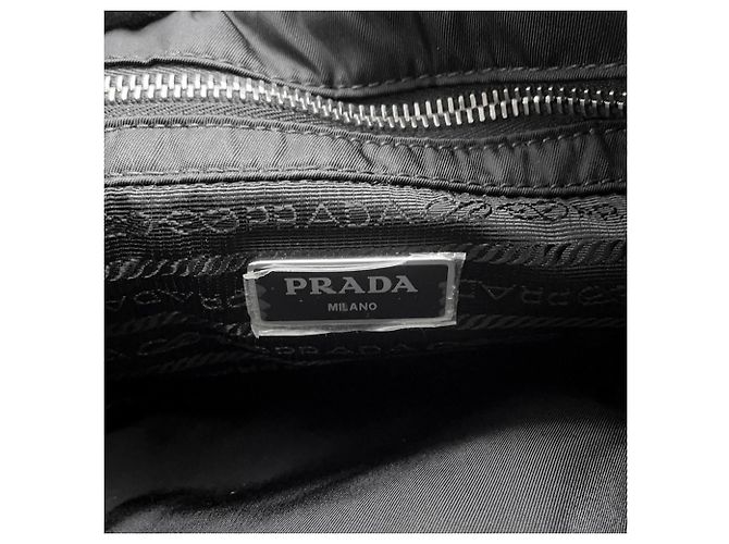 Prada Small Padded Re-Nylon Tote Bag Schwarz - Ansicht 15