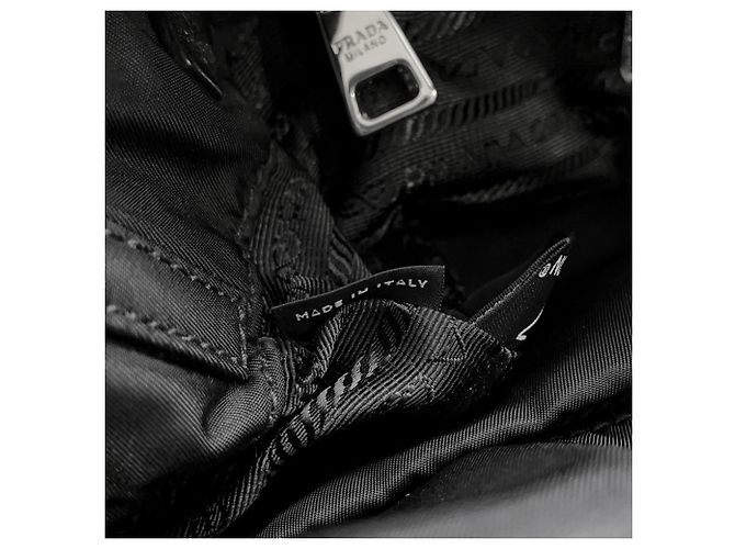 Prada Small Padded Re-Nylon Tote Bag Schwarz - Ansicht 16