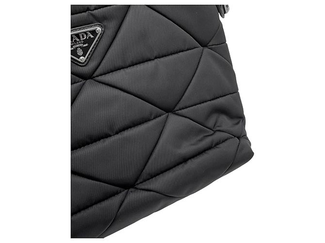 Prada Small Padded Re-Nylon Tote Bag Schwarz - Ansicht 7