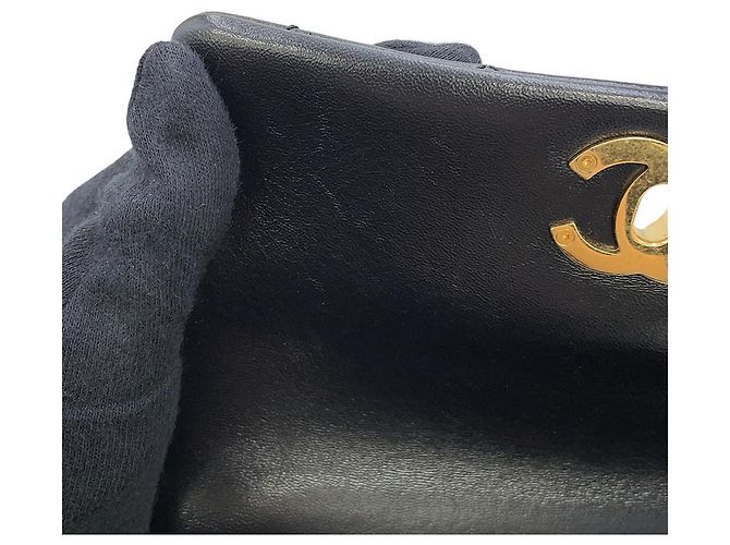 Borsa a tracolla Chanel in pelle nera con catena Nero - vista 9
