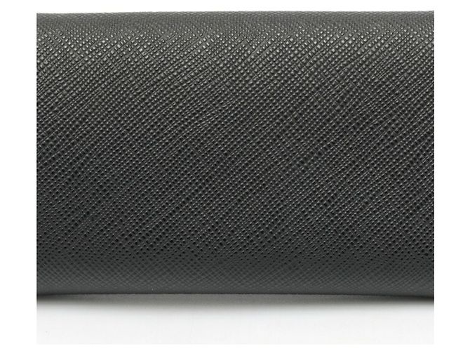 Prada Saffiano Triangle Schlüsselcase aus schwarzem Leder - Ansicht 2