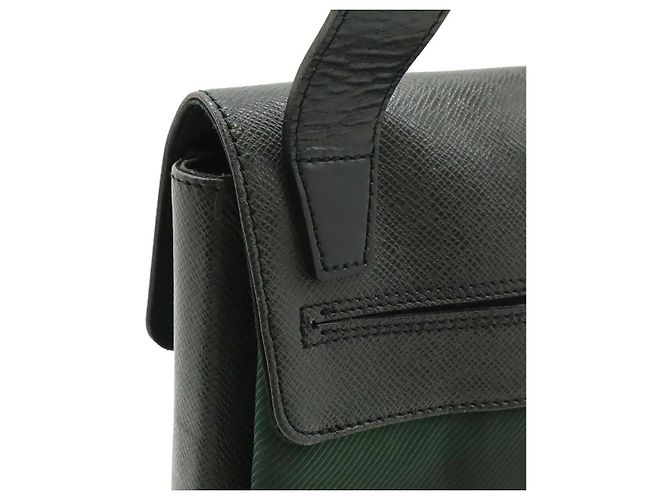 Louis Vuitton Taiga Saratov PM Schultertasche Schwarz - Ansicht 4