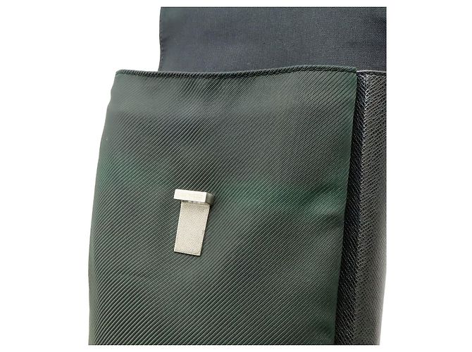 Louis Vuitton Taiga Saratov PM Schultertasche Schwarz - Ansicht 7