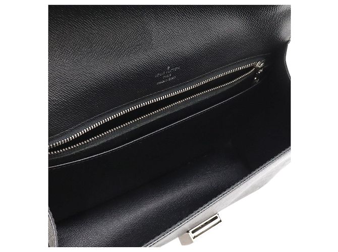 Clutch in pelle Taiga Louis Vuitton Nero - vista 6