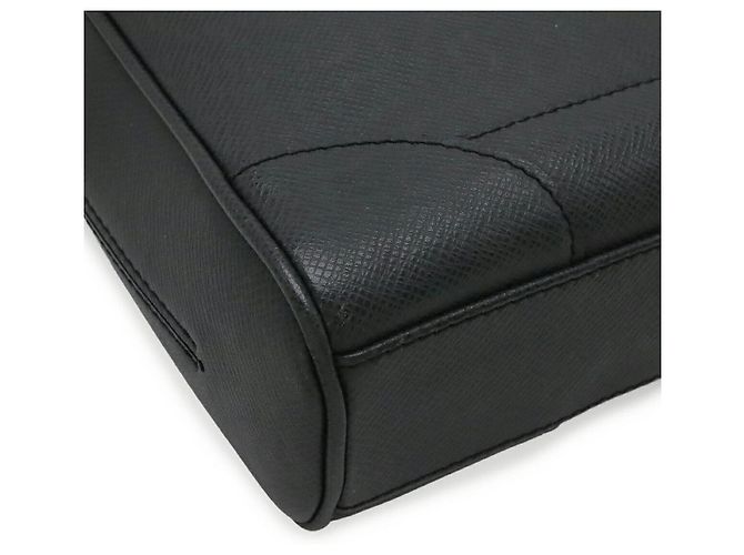 Borsa a tracolla in pelle Louis Vuitton Taiga Luka Nero - vista 3