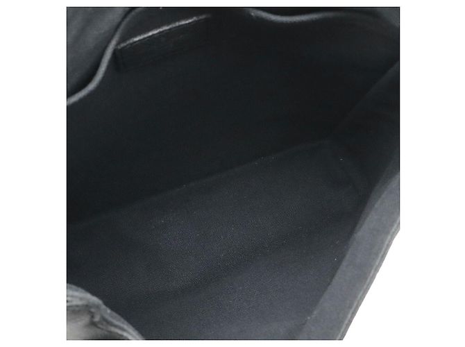 Borsa a tracolla in pelle Louis Vuitton Taiga Luka Nero - vista 7