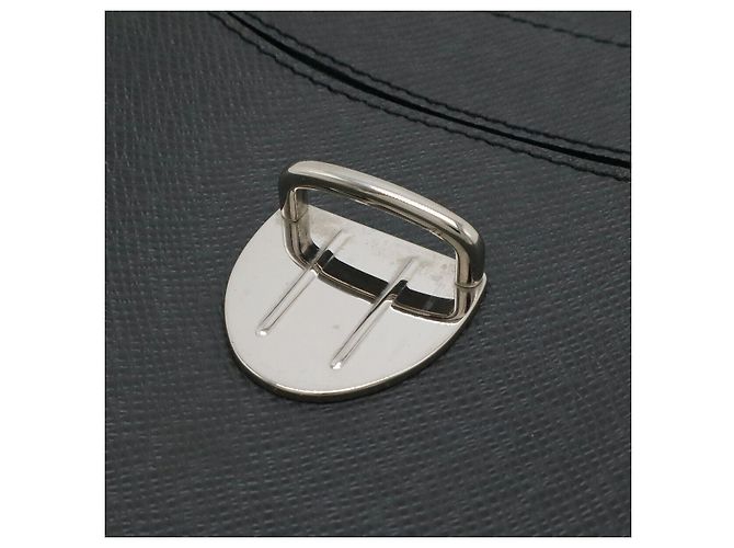 Borsa a tracolla in pelle Louis Vuitton Taiga Luka Nero - vista 9