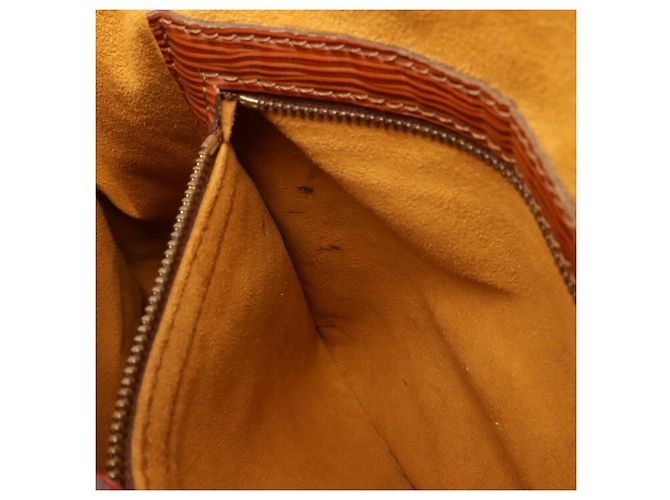 Borsa a Spalla Louis Vuitton Epi Noe in Pelle Marrone - vista 7