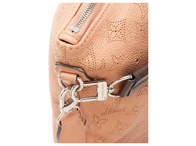 Borsa a tracolla Louis Vuitton Mahina Leather Selene PM Marrone - vista 10
