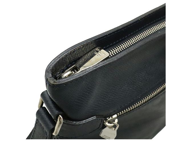 Borsa a Spalla Louis Vuitton Taiga Sasha Blu - vista 4